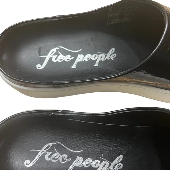 FREE PEOPLE Wynwood Slide Mule Sneaker in Patent Black Size 38 (7.5) - Picture 3 of 7